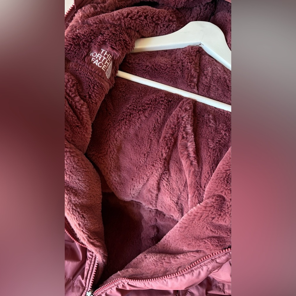 The North Face Girl’s Puffer Jacket in Rust/Burgundy - Picture 9 of 12